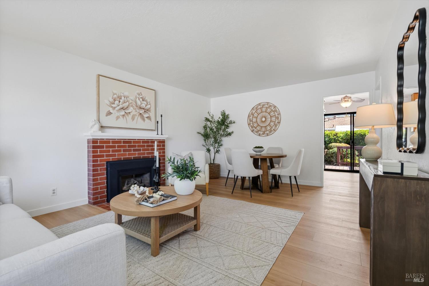 27 Rio Vista Way Petaluma CA 94952