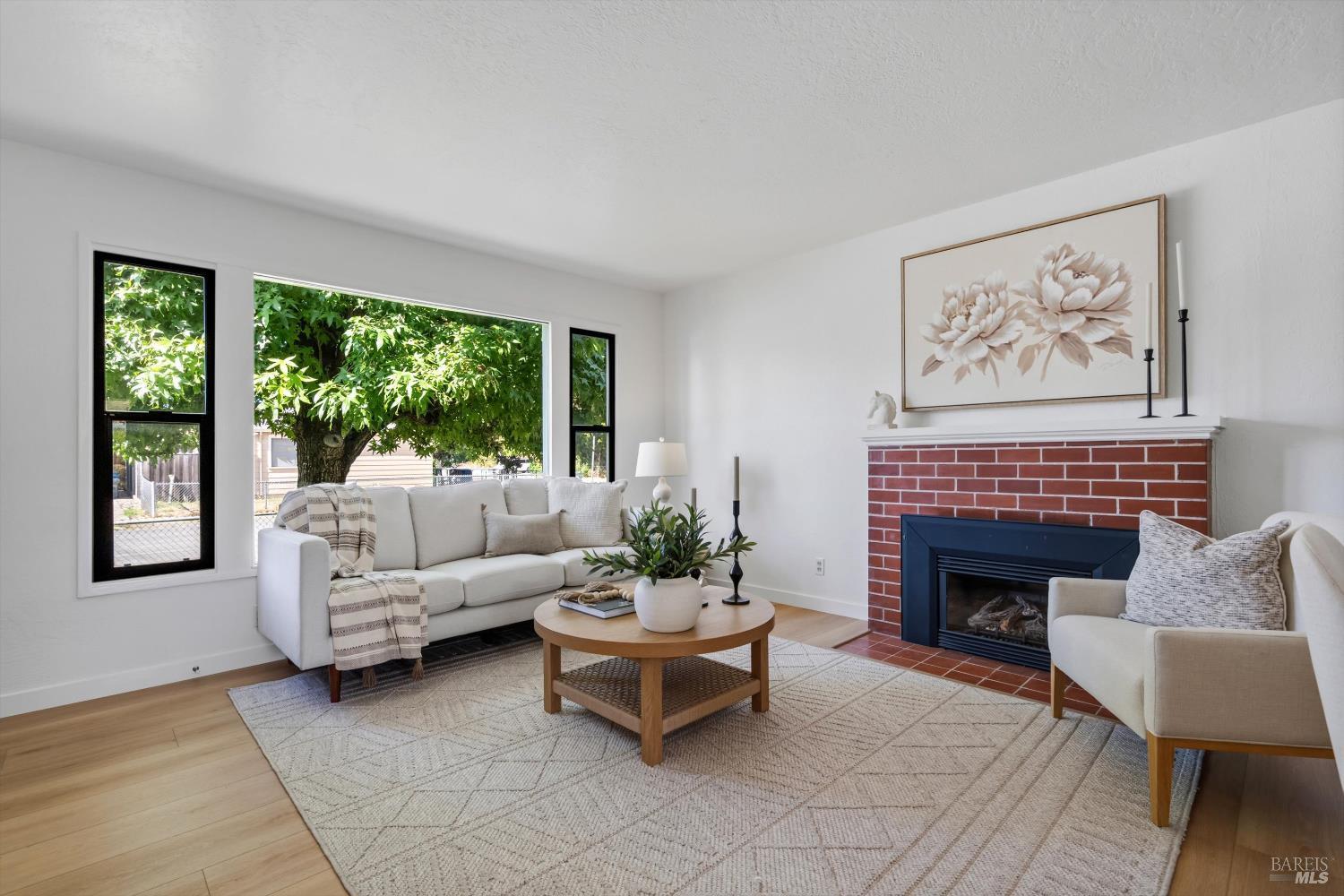 27 Rio Vista Way Petaluma CA 94952