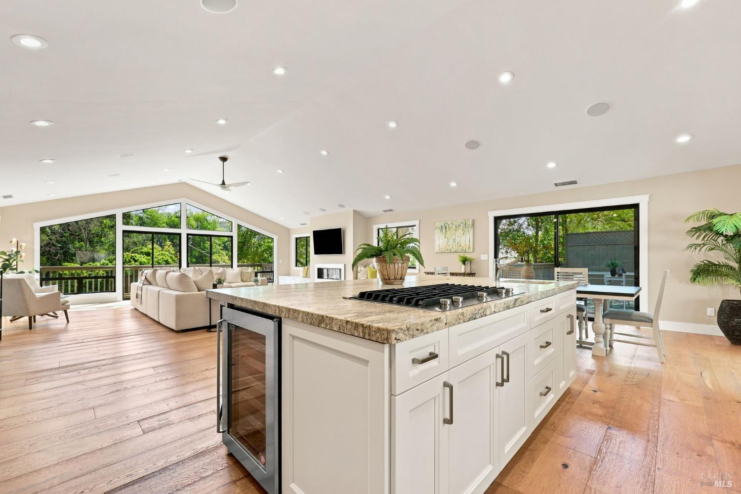 905 Robertson Road Glen Ellen CA 95442