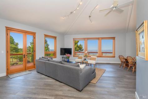 6649 Round Oak Road Penngrove CA 94951