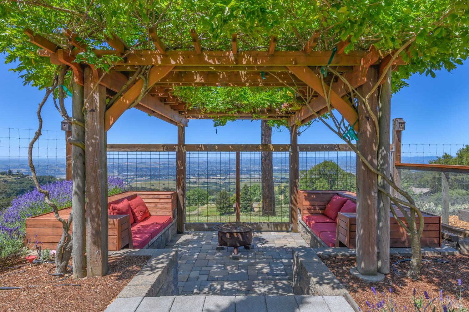 6649 Round Oak Road Penngrove CA 94951