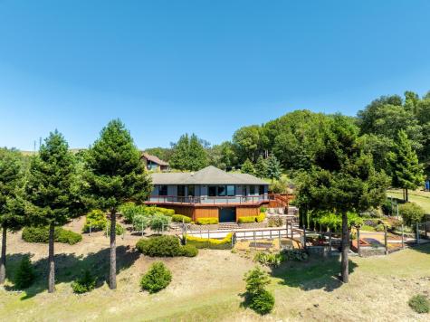 6649 Round Oak Road Penngrove CA 94951