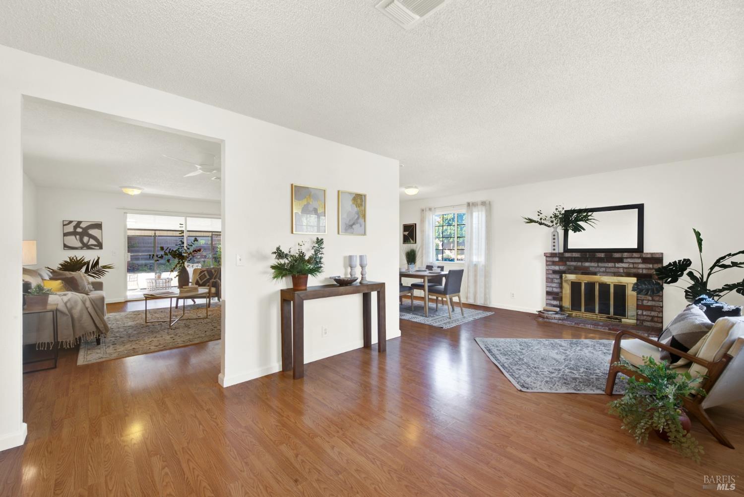 1365 W H Street Dixon CA 95620