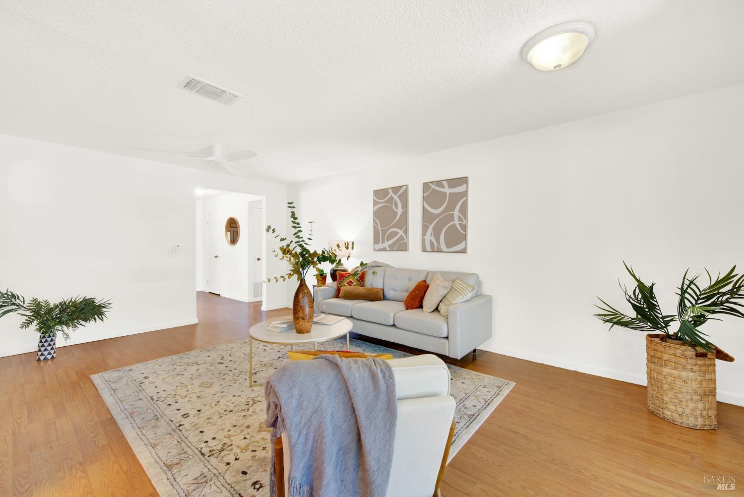 1365 W H Street Dixon CA 95620