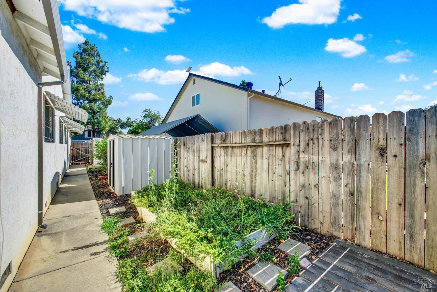 1365 W H Street Dixon CA 95620