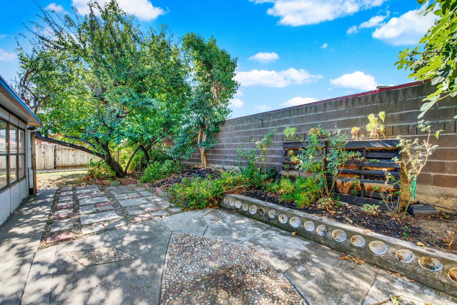 1365 W H Street Dixon CA 95620