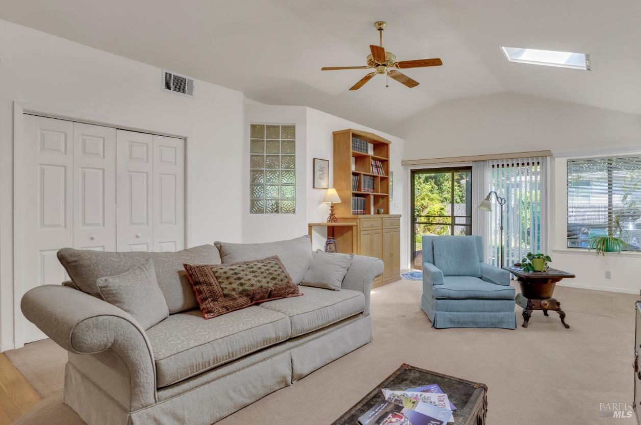 298 Markham Avenue Vacaville CA 95688