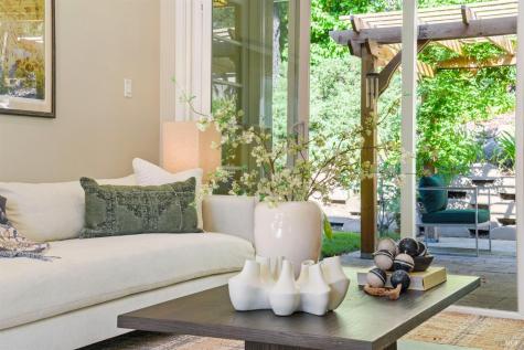 2594 Las Gallinas Avenue San Rafael CA 94903