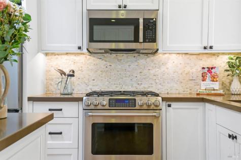 2594 Las Gallinas Avenue San Rafael CA 94903