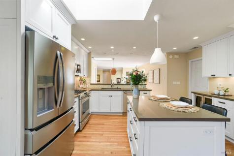 2594 Las Gallinas Avenue San Rafael CA 94903