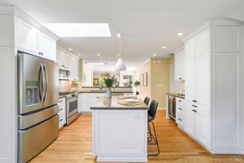 2594 Las Gallinas Avenue San Rafael CA 94903