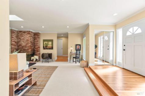 2594 Las Gallinas Avenue San Rafael CA 94903