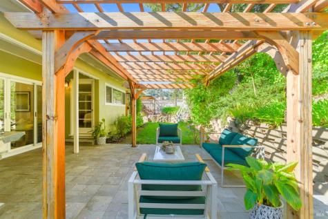 2594 Las Gallinas Avenue San Rafael CA 94903