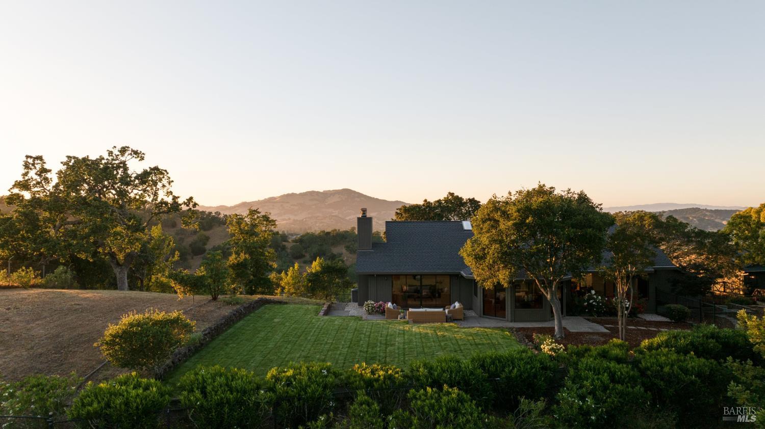 32 Oak View Court Novato CA 94947