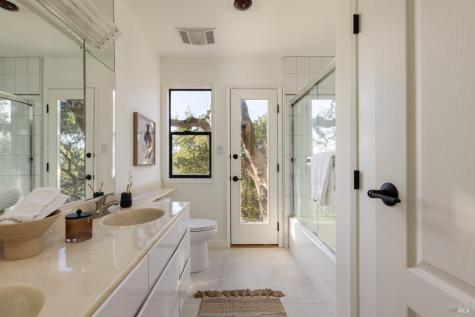 32 Oak View Court Novato CA 94947