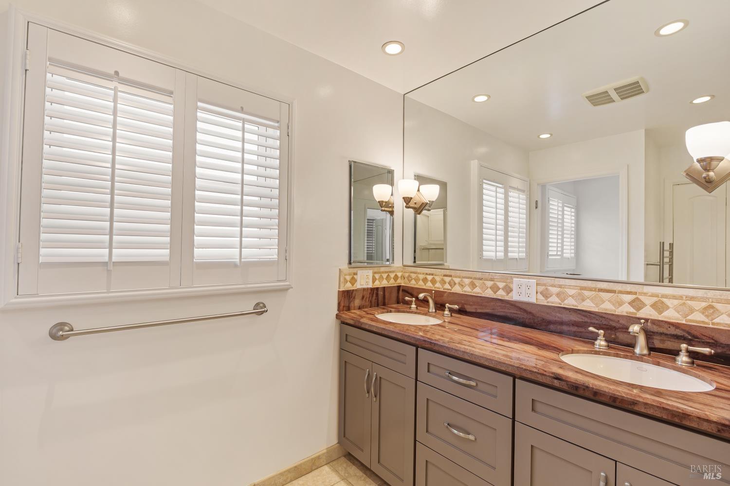 463 Calle De La Mesa Novato CA 94949