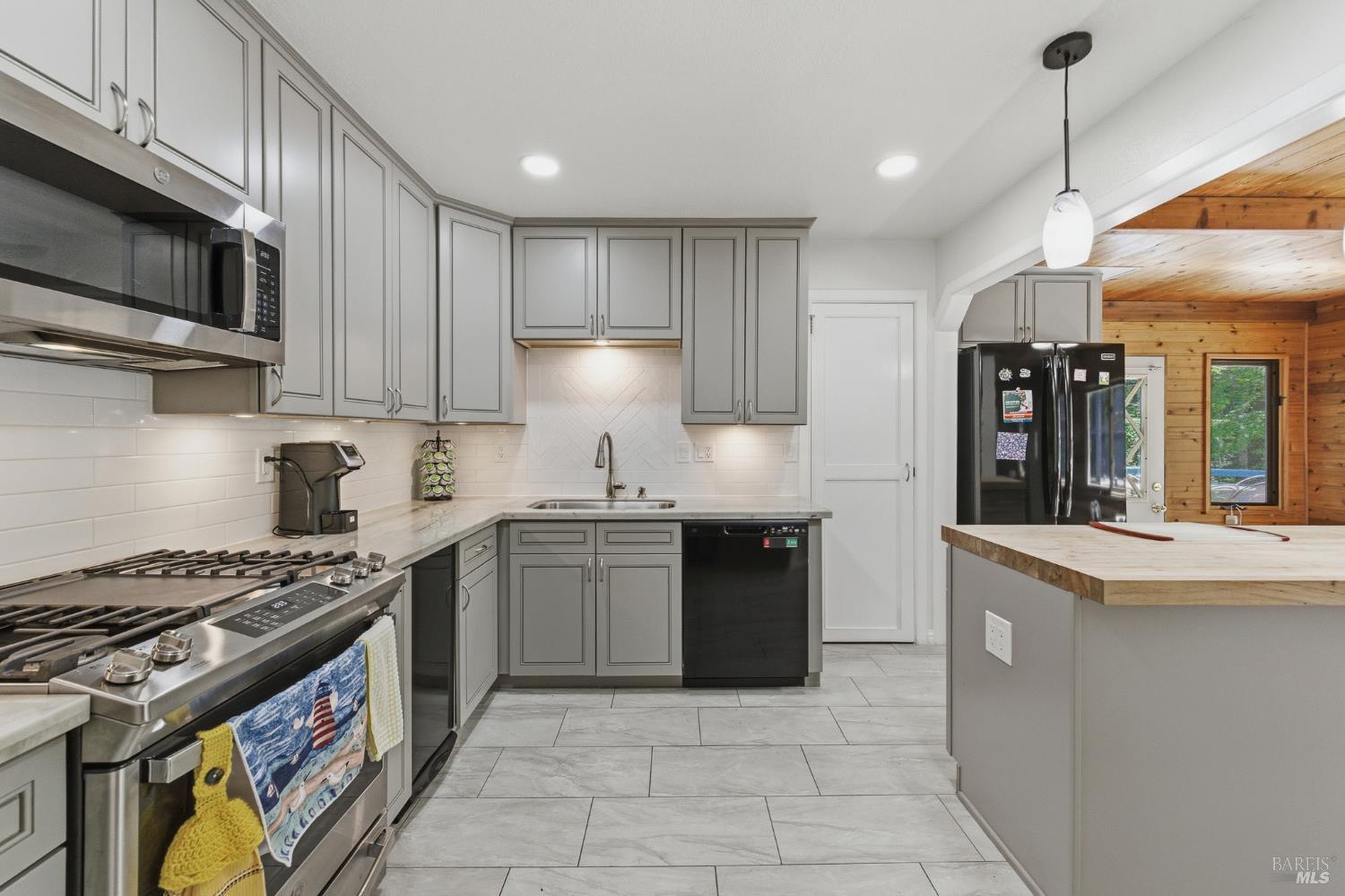 31300 Sherwood Road Willits CA 95490