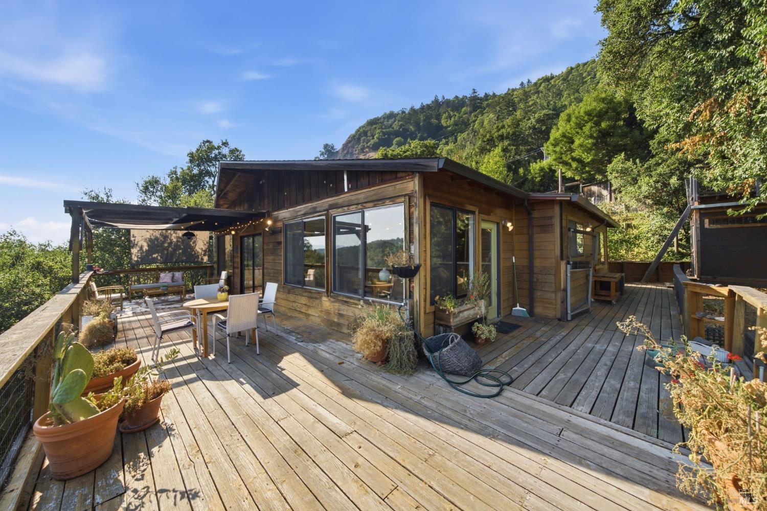2031 Madrone Avenue Healdsburg CA 95448