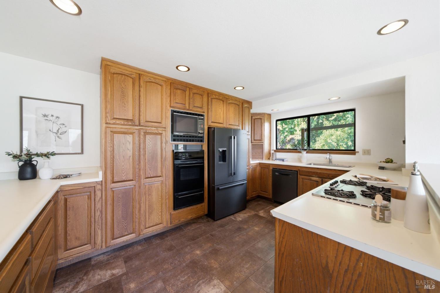 2031 Madrone Avenue Healdsburg CA 95448