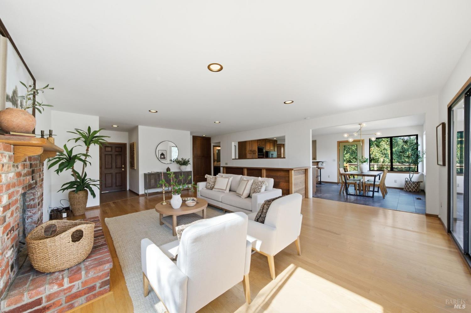 2031 Madrone Avenue Healdsburg CA 95448