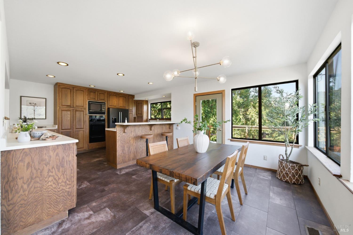 2031 Madrone Avenue Healdsburg CA 95448