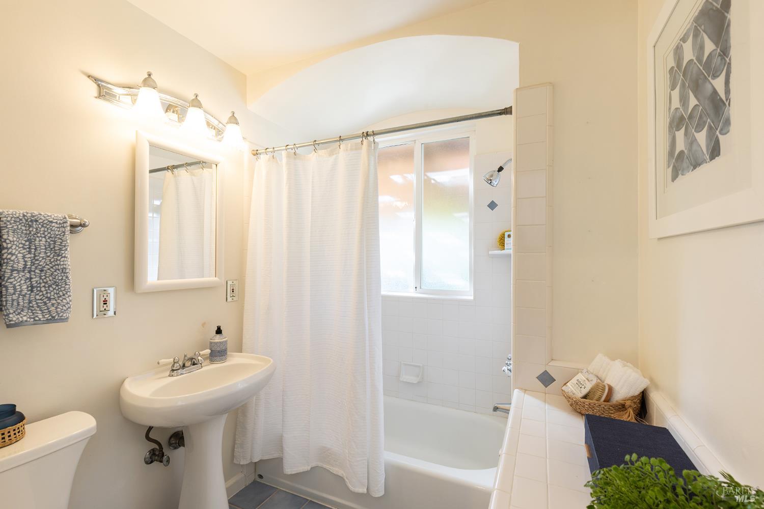 2221 Grahn Drive Santa Rosa CA 95404