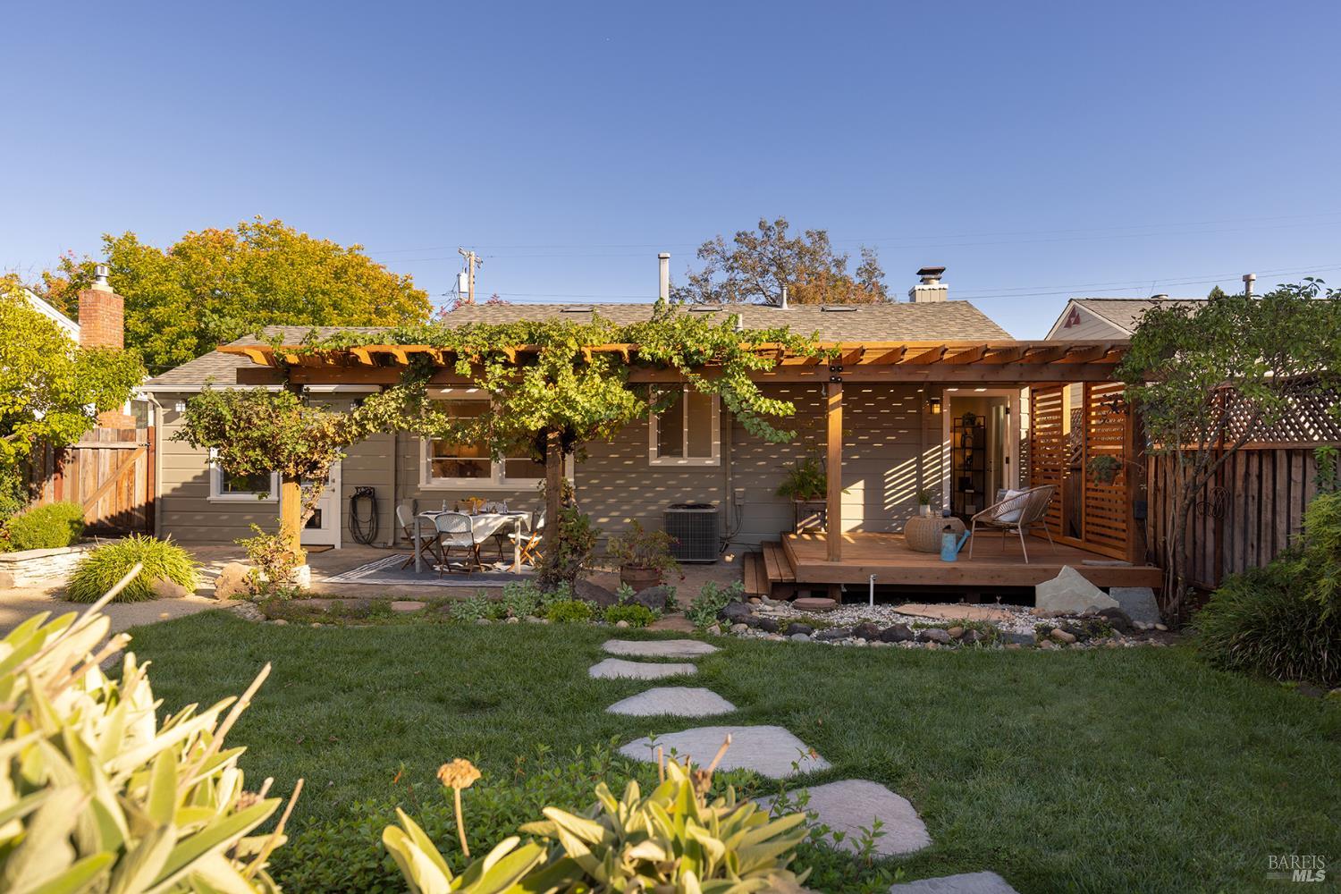 2221 Grahn Drive Santa Rosa CA 95404