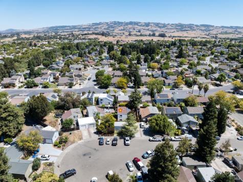 116 Saratoga Court Petaluma CA 94954