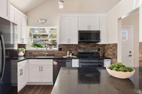 116 Saratoga Court Petaluma CA 94954