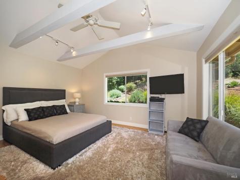 22549 River Road Geyserville CA 95441