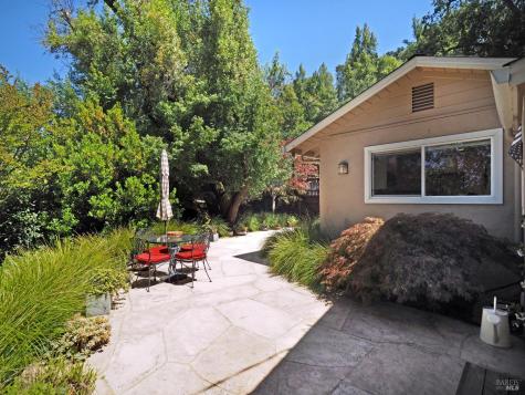 22549 River Road Geyserville CA 95441