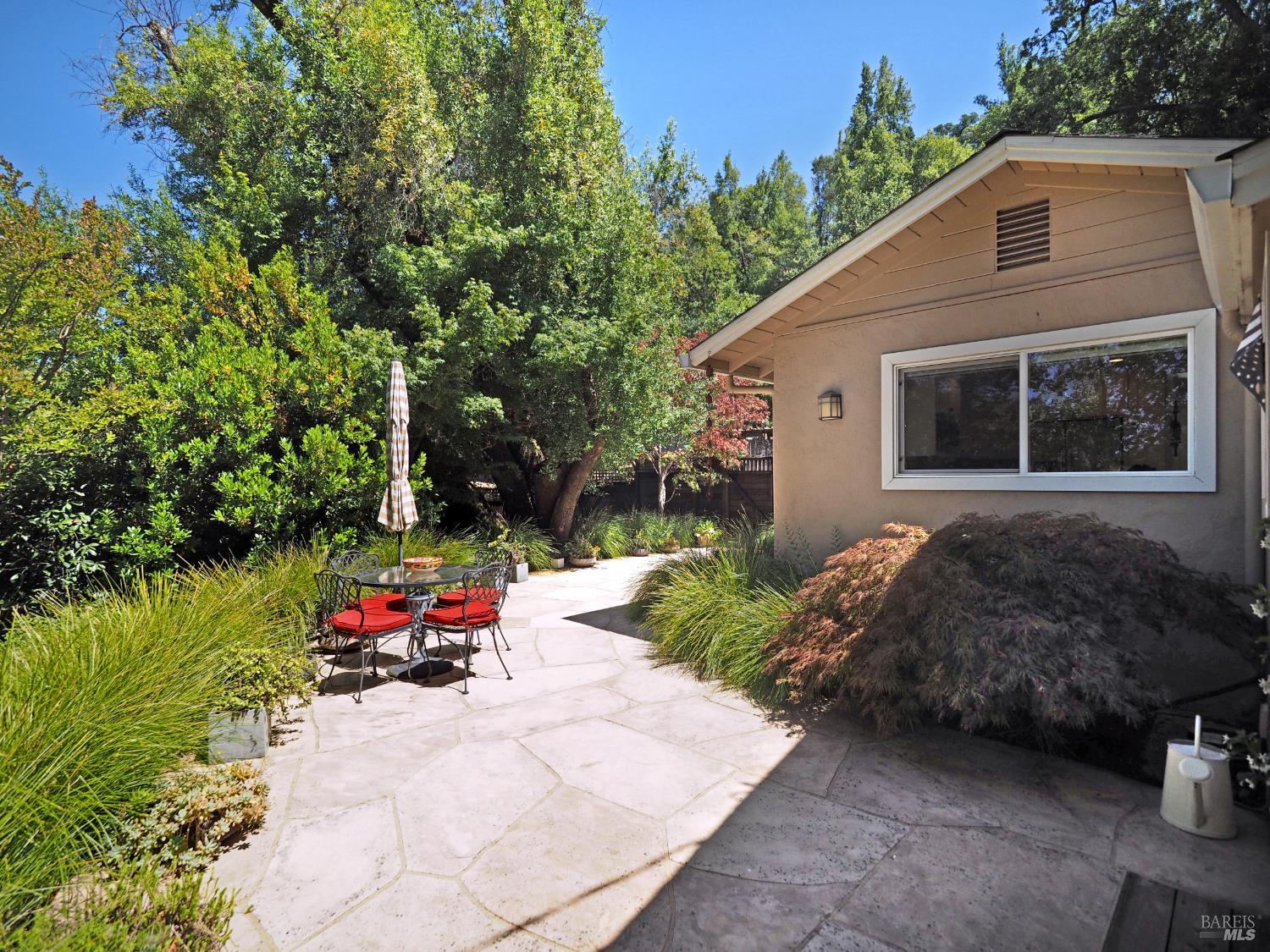 22549 River Road Geyserville CA 95441