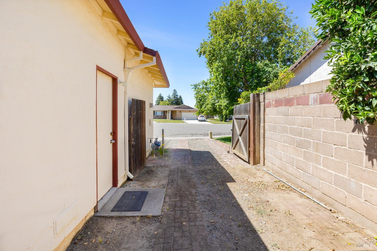 1360 Hemingway Court Dixon CA 95620