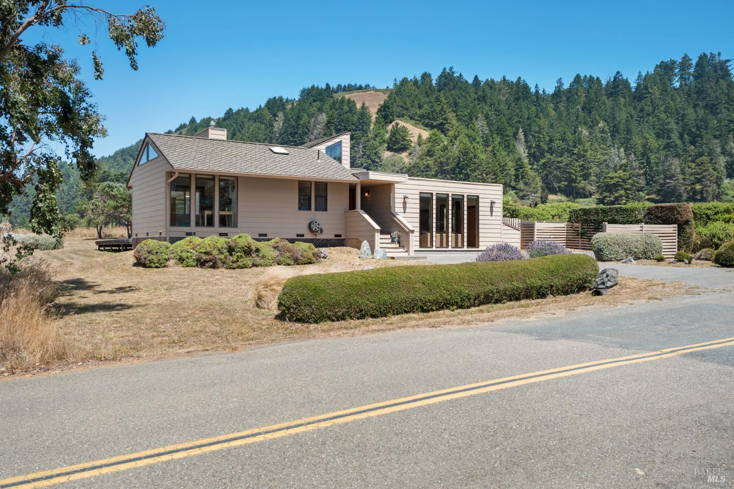 44600 Pomo Lake Drive Manchester CA 95459