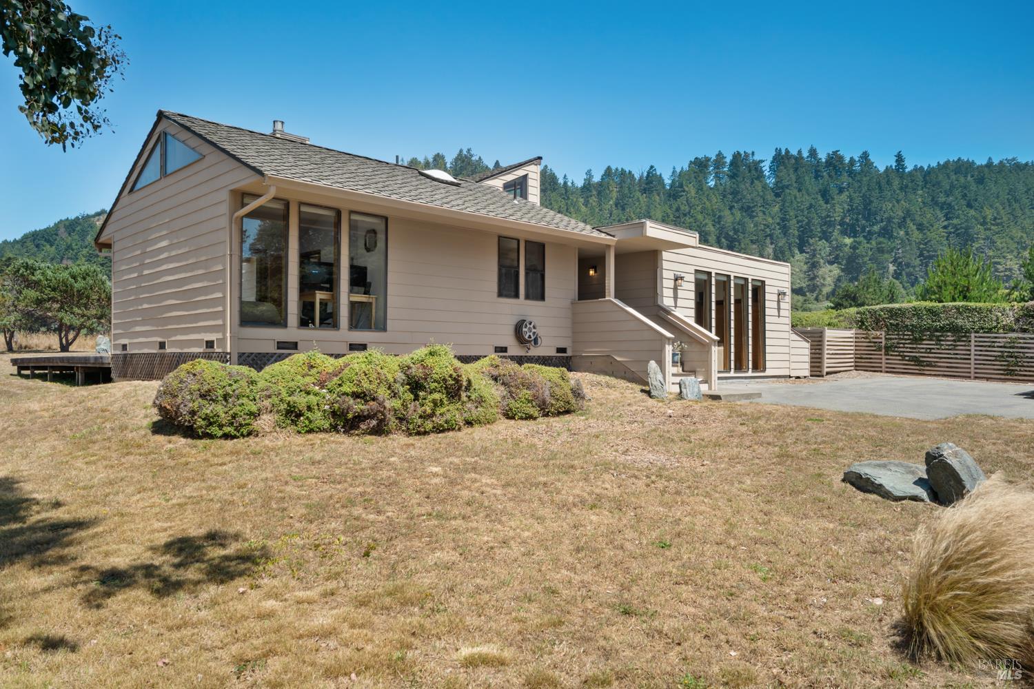 44600 Pomo Lake Drive Manchester CA 95459
