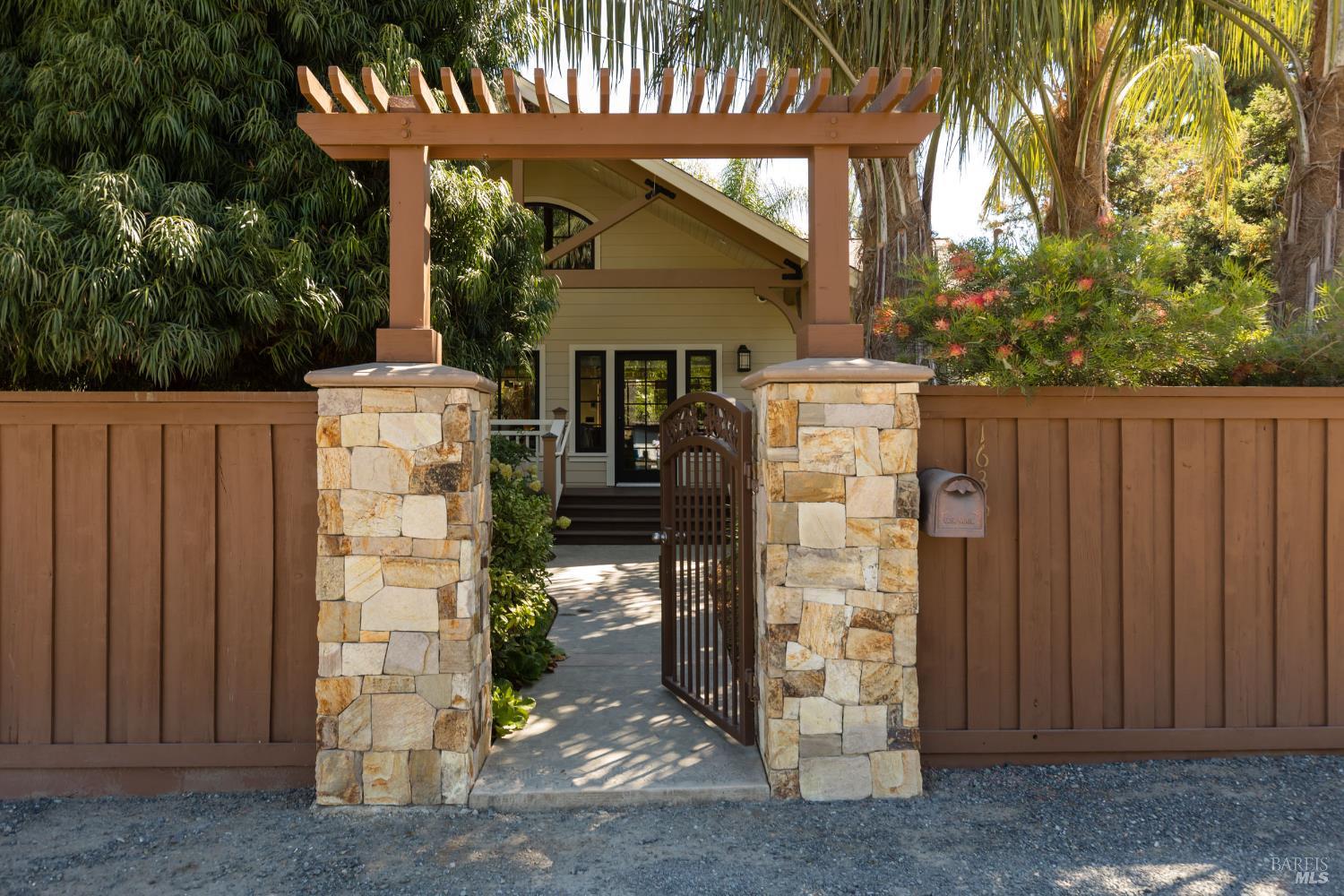 1626 Abramson Road Santa Rosa CA 95401