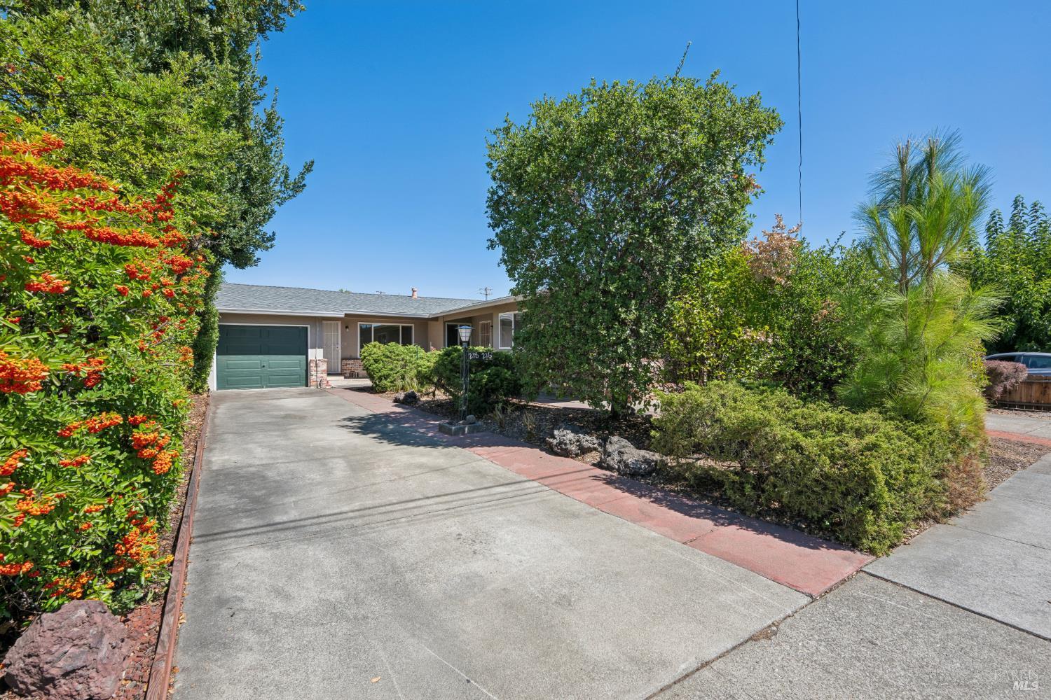 216-218 Andrieux Street Sonoma CA 95476