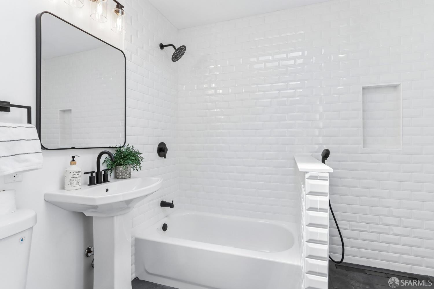 648 Thornton Avenue San Francisco CA 94124