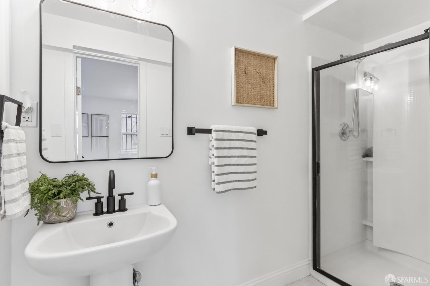 648 Thornton Avenue San Francisco CA 94124