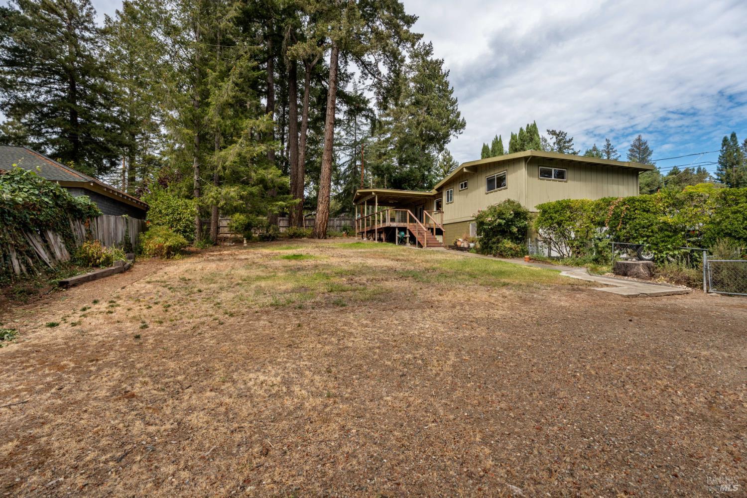 1691 Crane Road Ukiah CA 95482