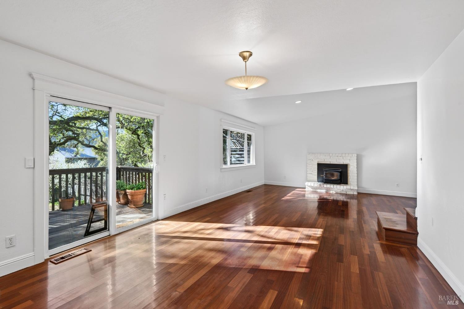 105 Hooker Avenue Sonoma CA 95476