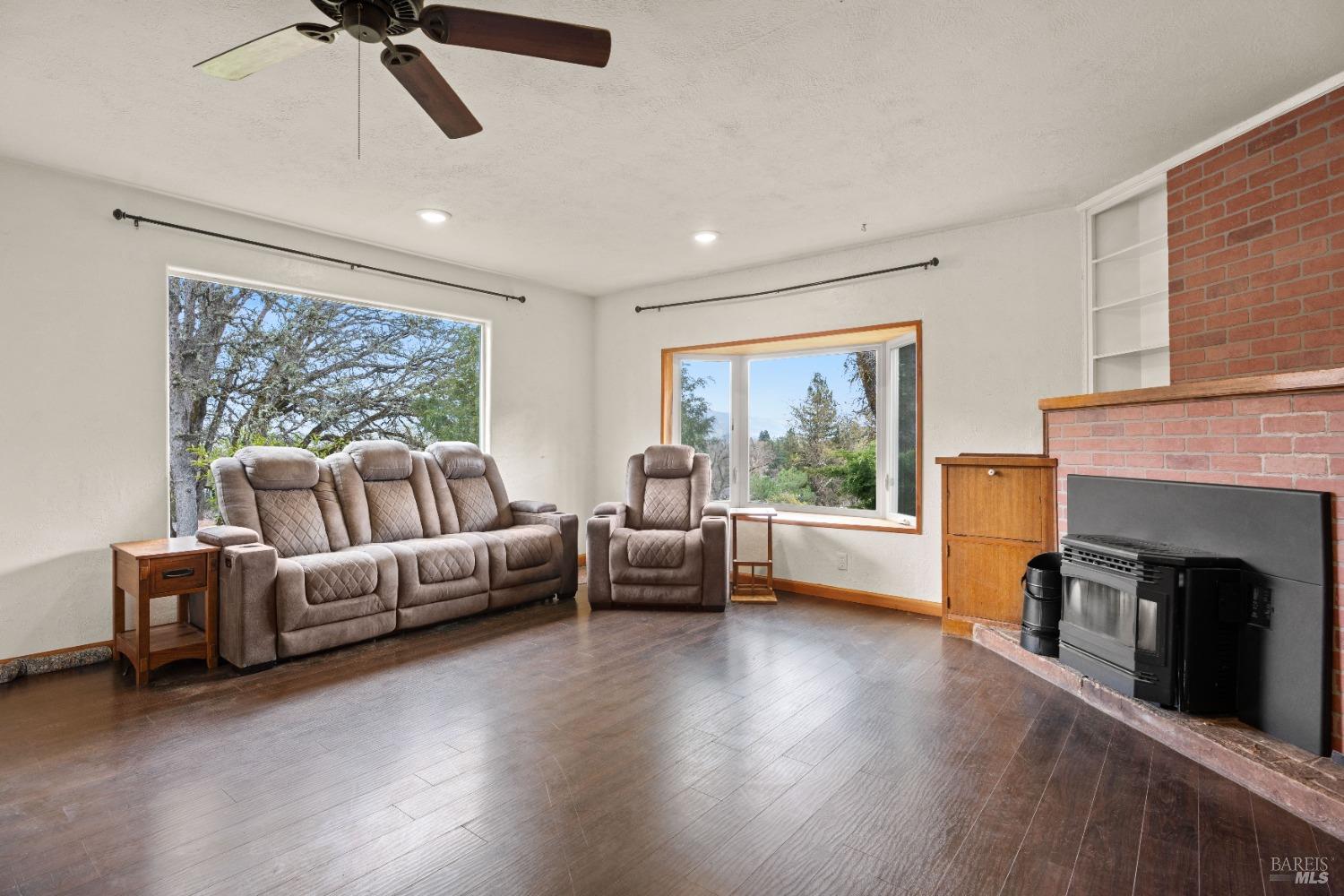 210 Bourbon Lane Ukiah CA 95482