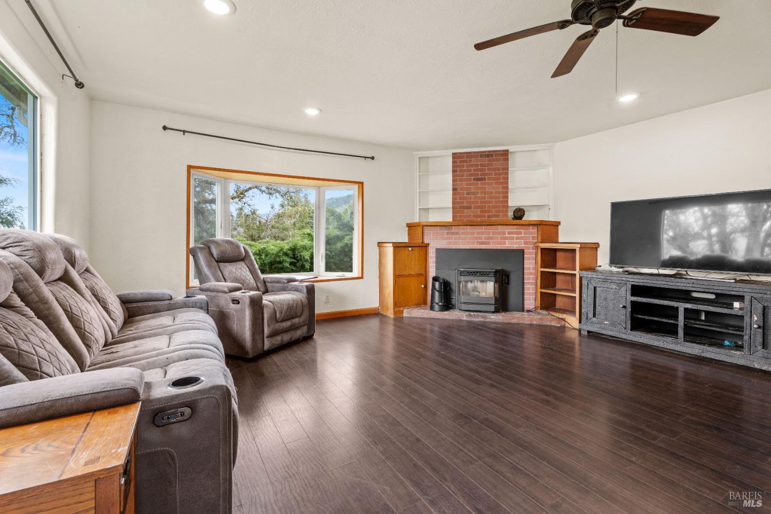 210 Bourbon Lane Ukiah CA 95482