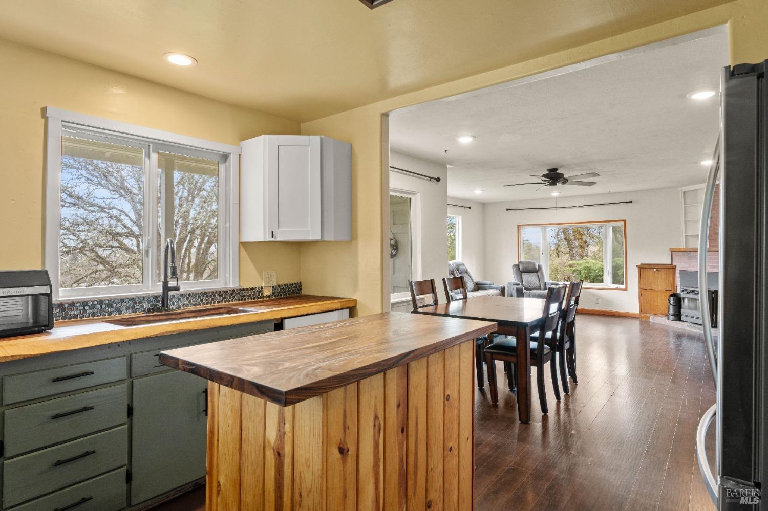 210 Bourbon Lane Ukiah CA 95482