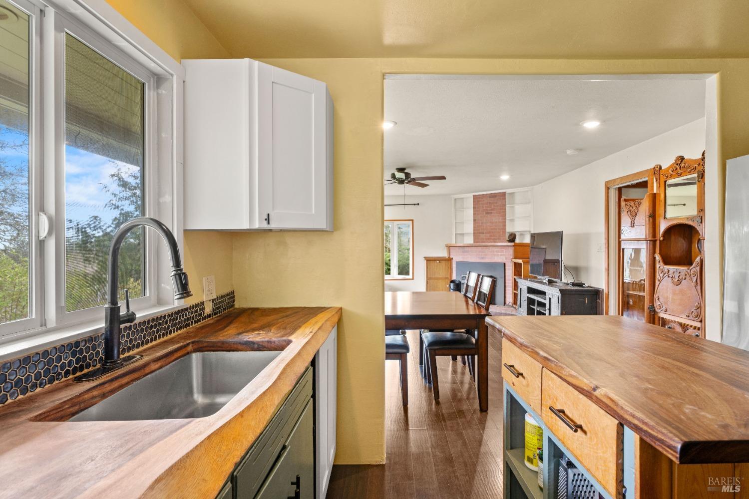 210 Bourbon Lane Ukiah CA 95482