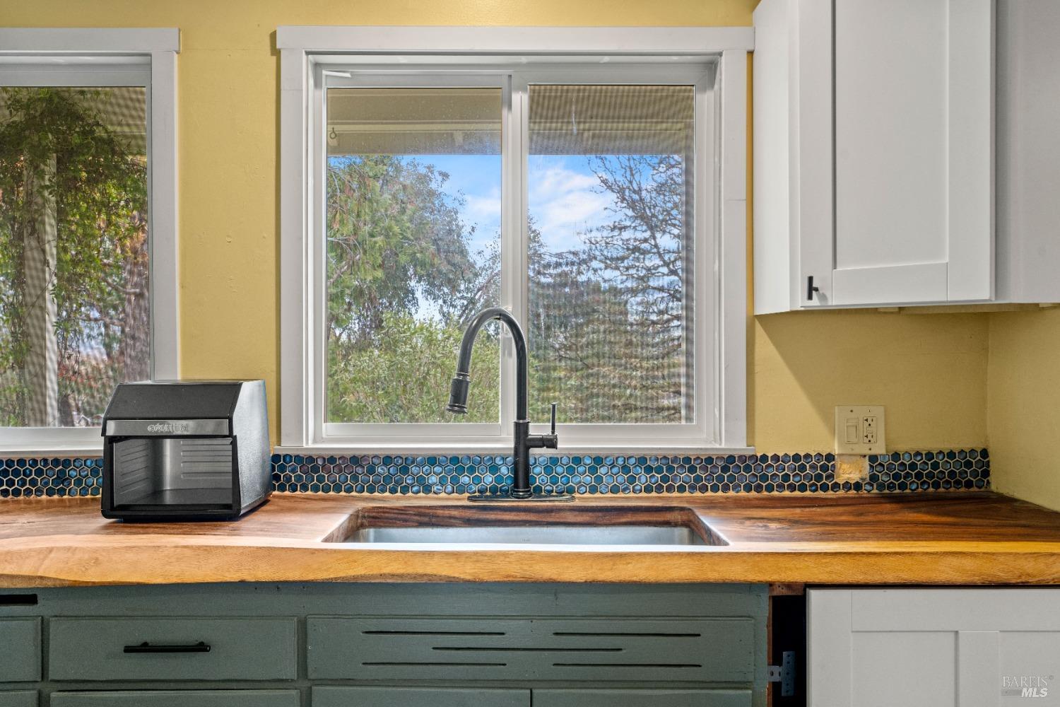 210 Bourbon Lane Ukiah CA 95482
