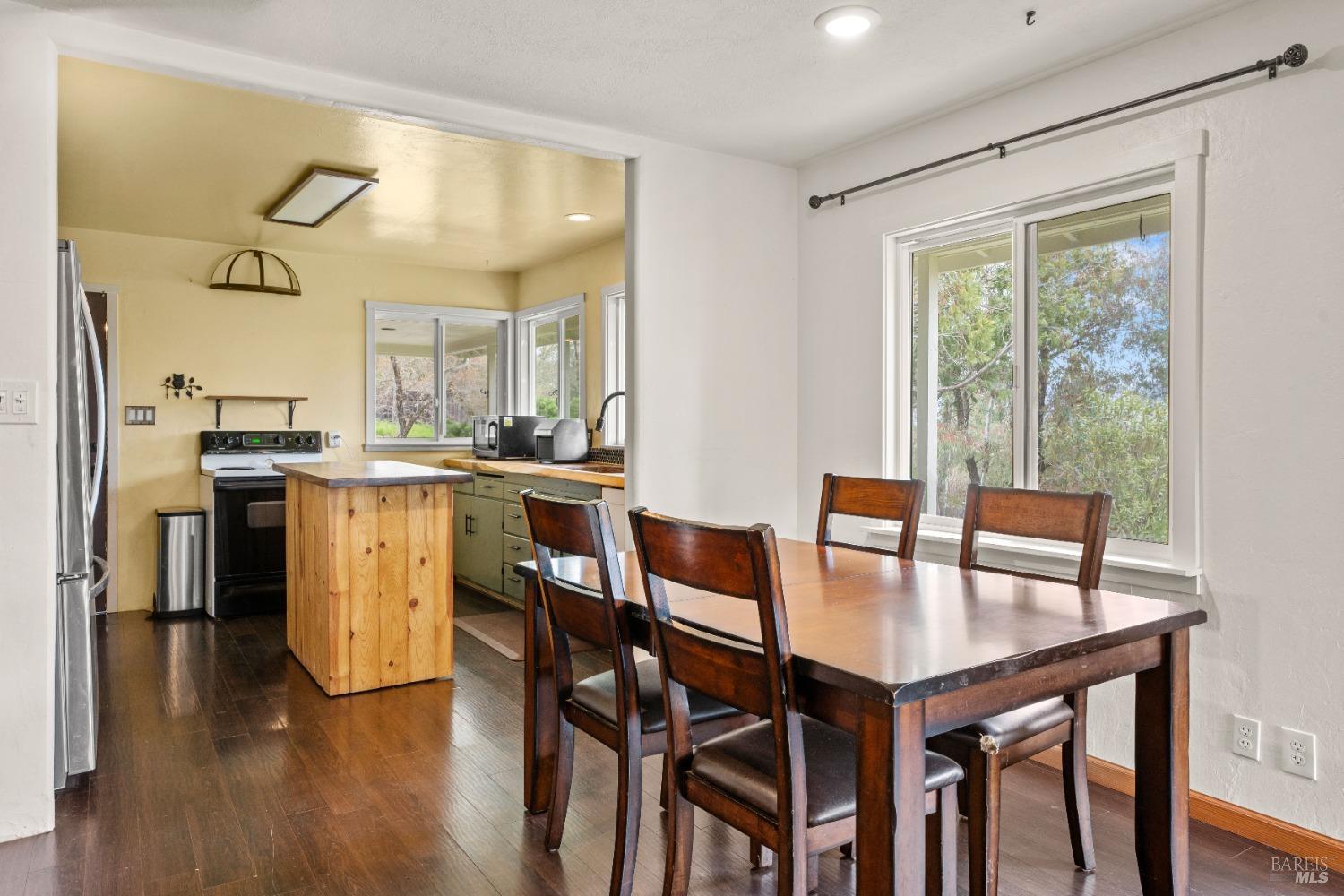 210 Bourbon Lane Ukiah CA 95482
