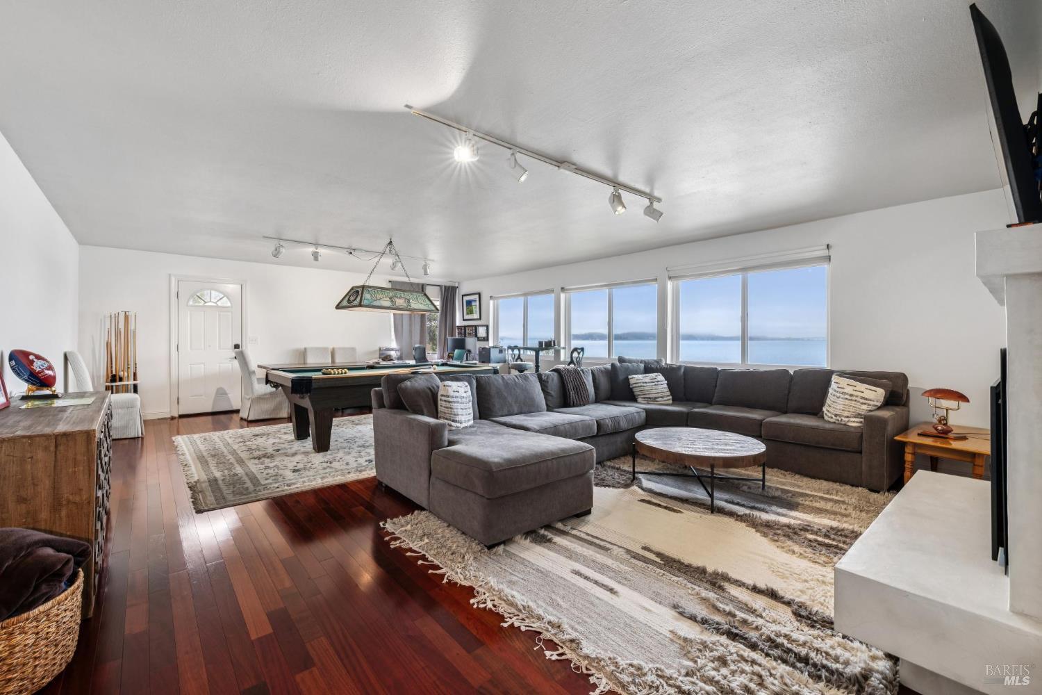187 Oak Drive San Rafael CA 94901