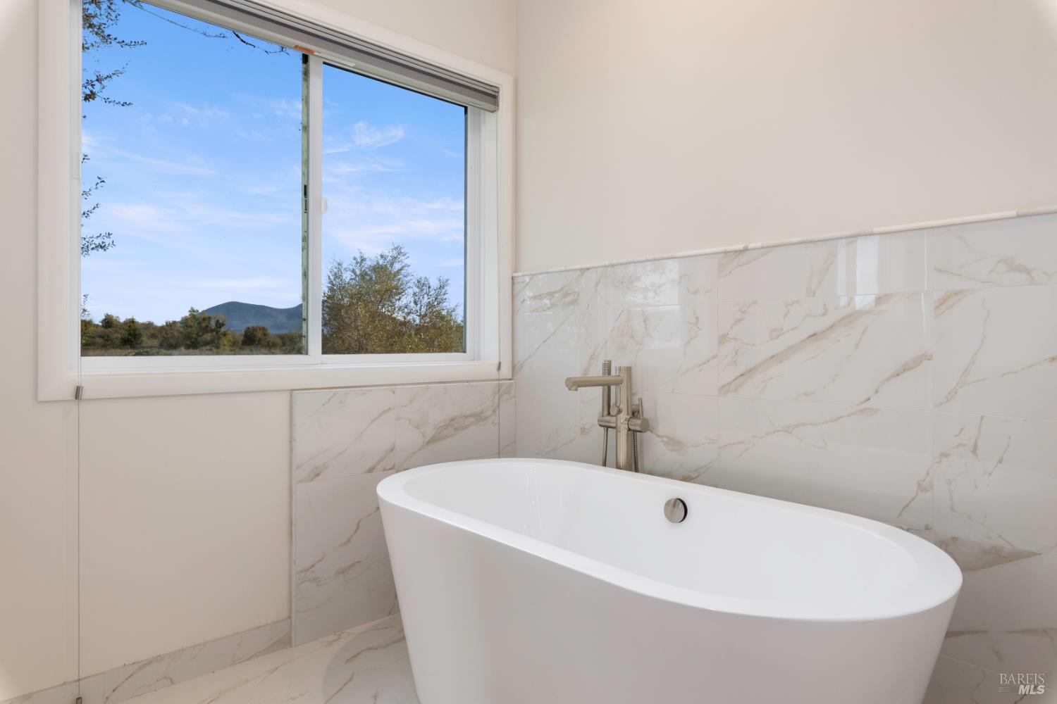8 Queen Ann Way Lakeport CA 95453