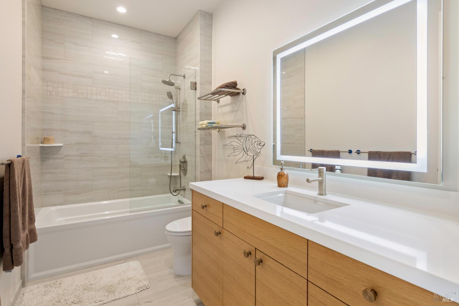 8 Queen Ann Way Lakeport CA 95453